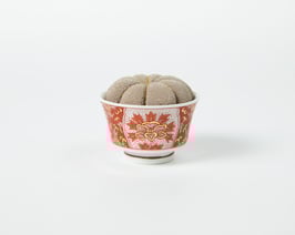 九谷焼の針山　飯田屋