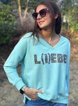 MG11243 miss goodlife / V-Neck L(i)ebe Leo – lightblue***jetzt CHF 89.00***vorher CHF 129.00
