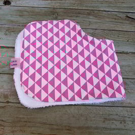 Protège-épaule triangles roses et blancs