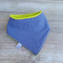 Bavoir bandana bleu quadrillé