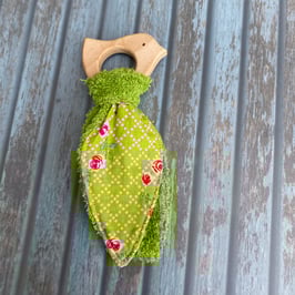 Anneau de dentition oiseau avec doudou vert