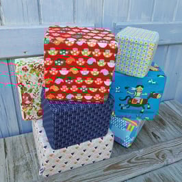 Gros cubes mousse recouverts de tissu