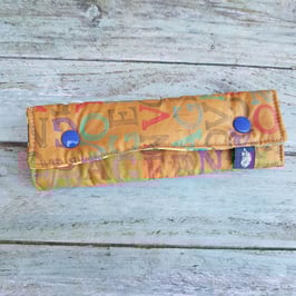 Coussin pour ceinture de sécurité imprimé alphabet