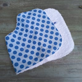 Protège-épaule tissu de coton à pois bleus