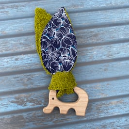 Anneau de dentition éléphant avec doudou bleu