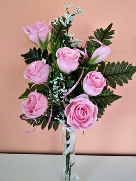 Blumenstrauß aus rosa Rosen Blumenarrangements Wohndekor Tischdekor Handarbeit