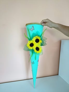 Schultüte grün mit Sonnenblumen