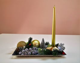 Weihnachtsgesteck mit goldene Kerze Wohndekor Tischdekor Weihnachtsdekor Adventskranz