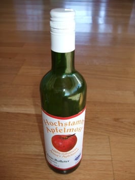 Saurer Apfelmost von Hochstammbäumen