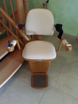 Treppenlift gebraucht (kurvige Treppen)