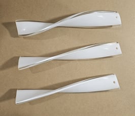 Elica in vetro di Murano cm 30 con 1 foro, colore bianco con bordi trasparenti