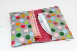 Windeltasche grau farbig gepunktet/rot