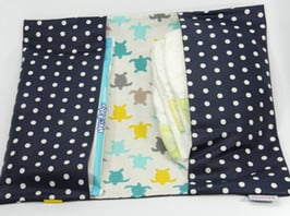 Windeltasche dunkelblau gepunktet mit Gelb