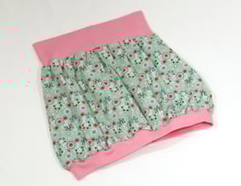 Ballonröckchen mint Blümchen mit dunkelrosa Bündchen