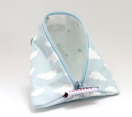 Nuggitäschli hellblau Wolken