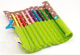 Etui hellgrün/braun Dino