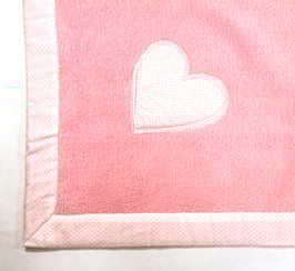 Kuscheldecke weiss/rosa mit Herz