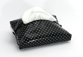 Feuchttücherhülle schwarz/weiss gepunktet