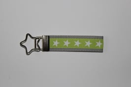 Schlüsselanhänger grün mit Sternen