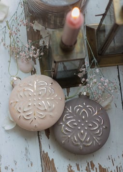 Kugeln Ornament hell oder braun