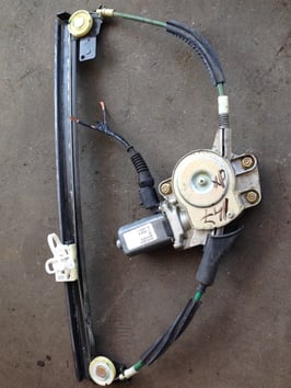 Alza cristallo Anteriore dx Alfa Romeo 147 2004