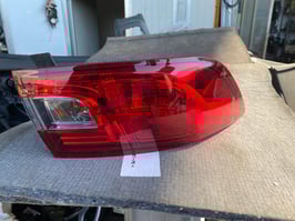 Stop destro estreno Renault Clio IV