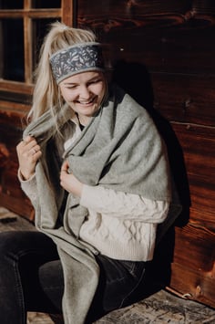 Stricktuch/Poncho -olivgrün-