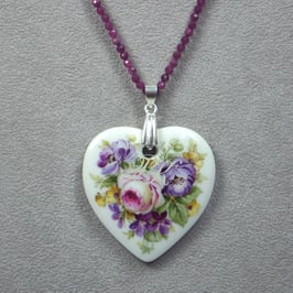 Herzmedaillon , Bukett purpur/lila Blüten