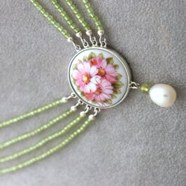 4-reihige-Peridotkette, Rosa Sternblumen