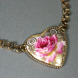 Herz - Kette , Rose mit Goldornament