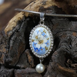 Kette - Ovales Medaillon weisse Blüte Vergissmeinnicht