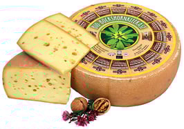 BIO PLANGGER`S BOCKSHORNKLEEKÄSE, im Felsenkeller gereift.
