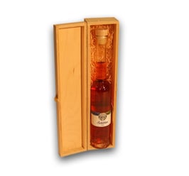 Holzchischtli mit klarem Likör