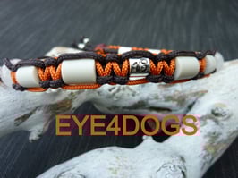 Dierenriem combiband (antitekenband gecombineerd met 2  edelstenen behorende bij het sterrenbeeld van uw hond en een charm met daarop een afbeelding van het betreffende sterrenbeeld).