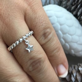 Fingerring mit Stern-Anhänger