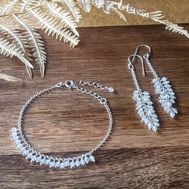 OHRHÄNGER facettierte Regenbogen-Mondsteine an Silberketteli