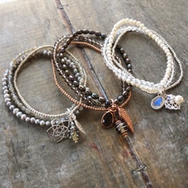 Multibracelet Grau-Silber / Braun-Rosé / Weiss-Silber