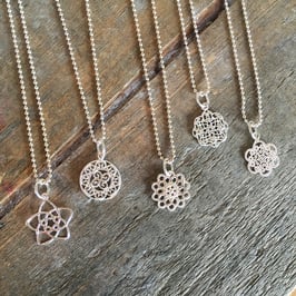 Halskette mit Ornament-Anhänger 925-Sterlingsilber