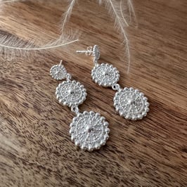 OHRSTECKER mit runden 3-teiligen Silber-Ornamenten