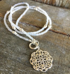 Mondsteinhalskette mit Ornament-Anhänger gross