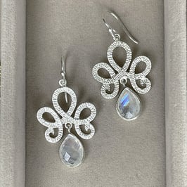 OHRHÄNGER Silber-Ornament matt mit Regenbogenmondstein-Tropfen