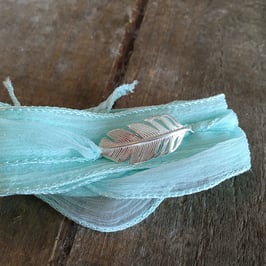 Wickelarmband Seide mit 925-Silberelement "Feder klein"