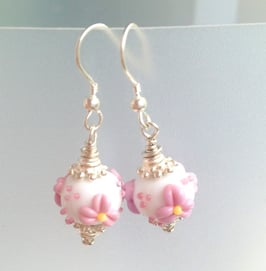 Glasperlen-Ohrhänger Rosa-Blüemli