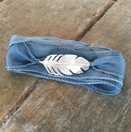 Wickelarmband Seide mit 925-Silberelement "Feder gross"