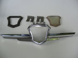 Motorhaubenemblem mit GAZ Zeichen