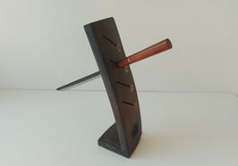 Messerhalter-Unikat aus Weinfass-Dauben dunkel - VARIANTE 3