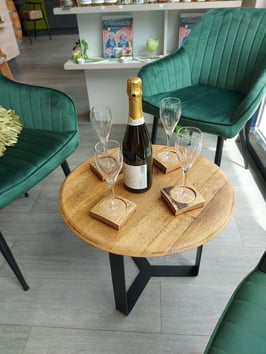 Eleganter Coffee Table SMALL aus Weinfass-Deckel mit Gastro-Untergestell