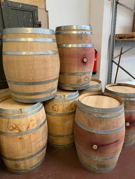 GEBRAUCHTES WEINFASS IM ROHZUSTAND