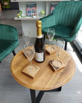 Edles 4er Set Glasuntersetzer aus Barriquefass-Dauben mit Halter