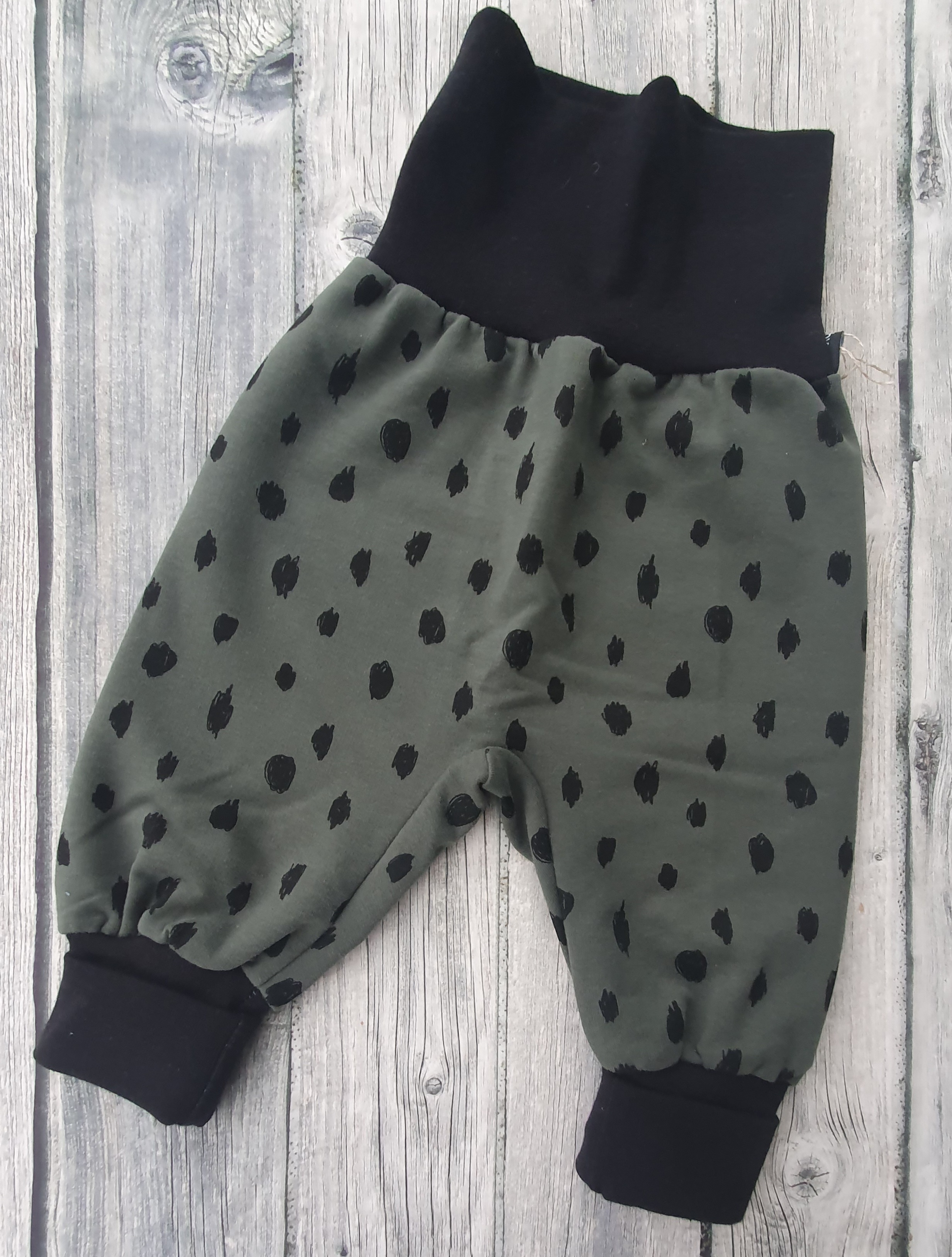 Mitwachshose Tupfen grün